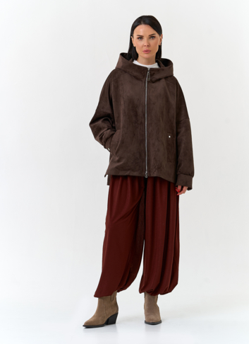 Женская куртка из эко замши с капюшоном