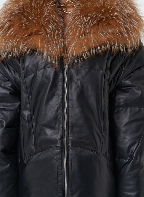 Женский кожаный пуховик с отделкой из натурального меха