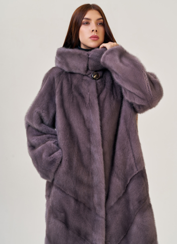Шуба фиолетового цвета из норки