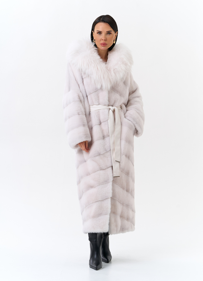 Белая шуба из меха норки с капюшоном из меха енота модель № 31714 в кредит