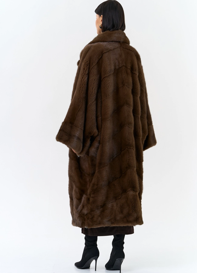Шуба оверсайз с английским воротником модель № 26021 в рассрочку