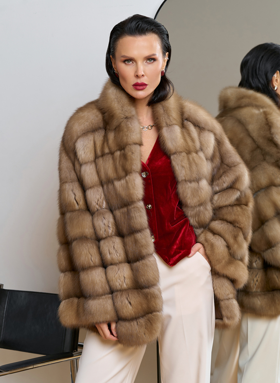 Женская шуба из куницы с воротником