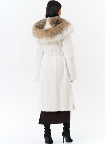 Шуба из белой  норки с капюшоном из рыси