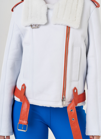 Женская дубленка белого цвета Женская дубленка белого цвета