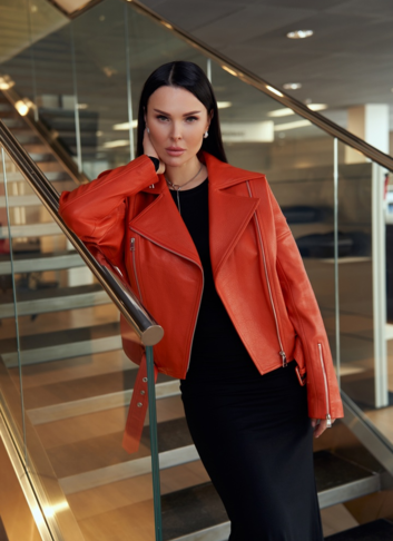 Кожаная куртка "косуха" оранжевого цвета Кожаная куртка "косуха" оранжевого цвета