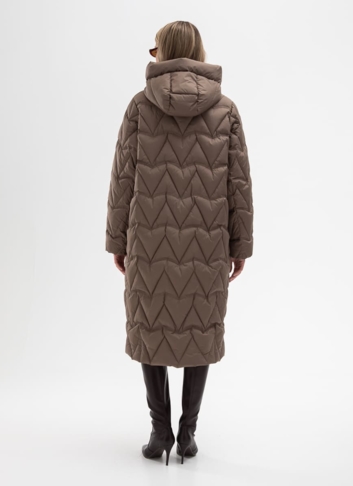 Женский пуховик коричневого цвета