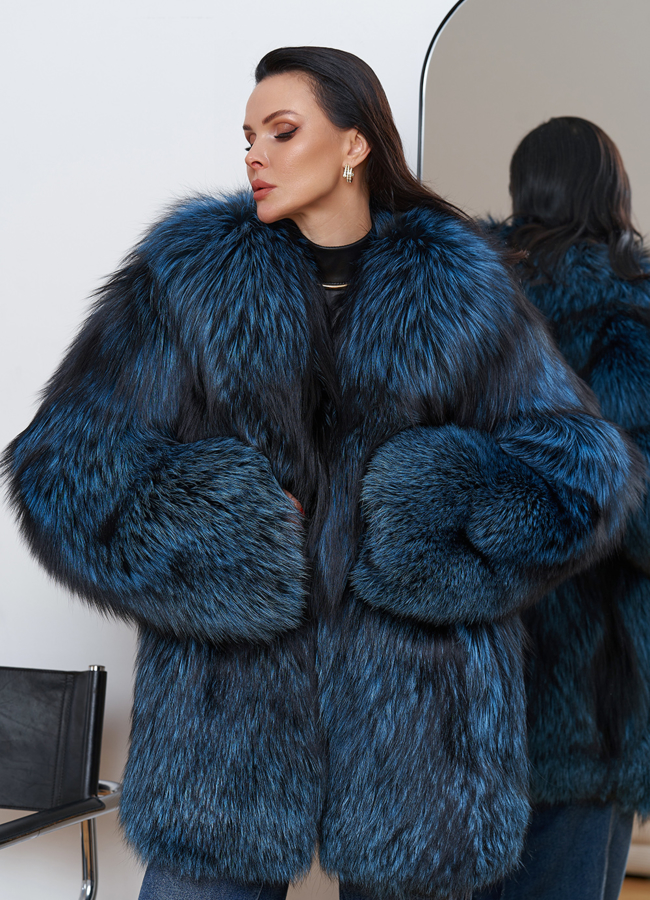 Шуба из меха чернобурки голубого цвета модель № 27613 универмаг малина