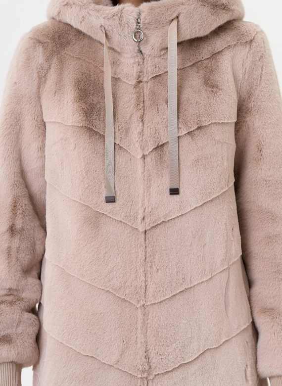 Женская шуба из эко меха с капюшоном
