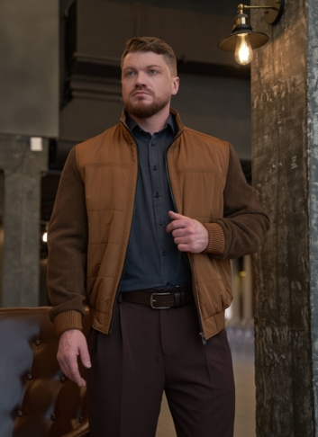 Мужская куртка бомбер коричневого цвета Мужская куртка бомбер коричневого цвета