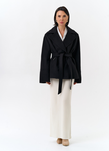 Женское укороченное пальто с английским воротником