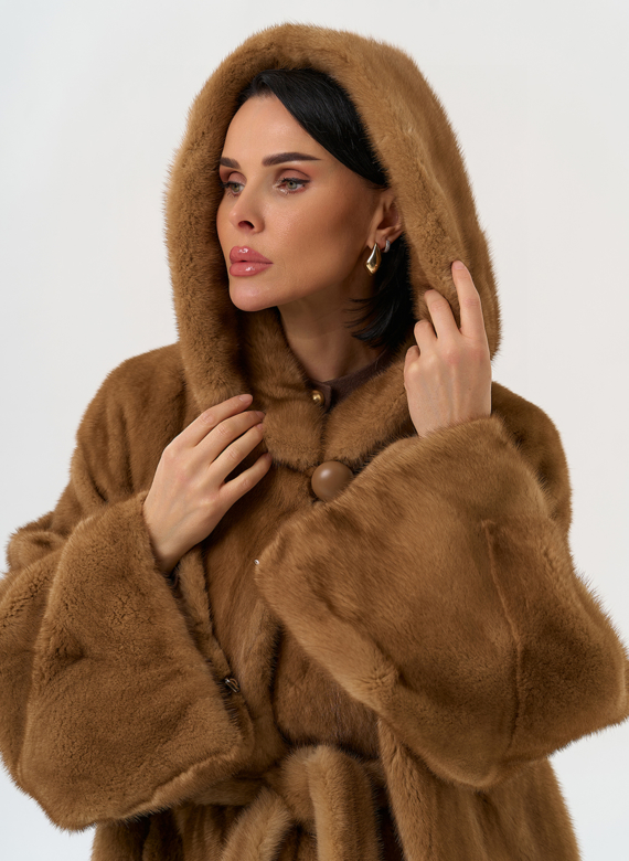 Шуба из меха норки с капюшоном