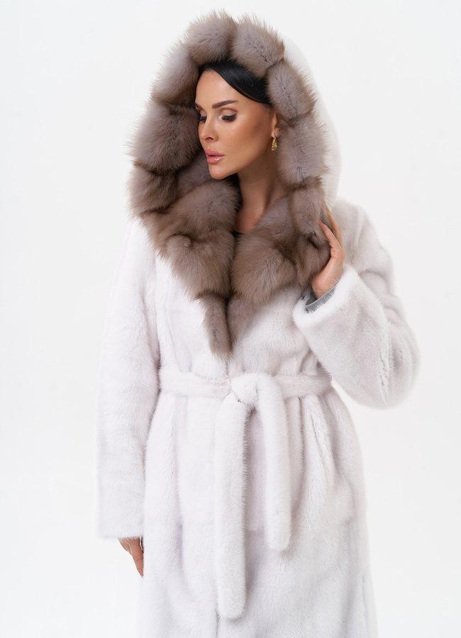 Белая шуба из норки с куницей модель № 29530 универмаг малина