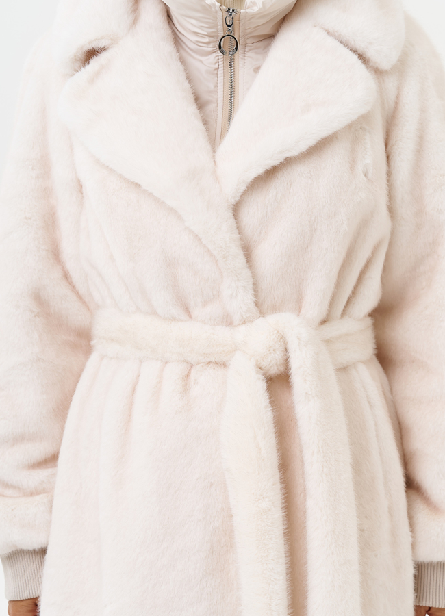 Женская шуба со съёмным капюшоном модель № 31237 в кредит