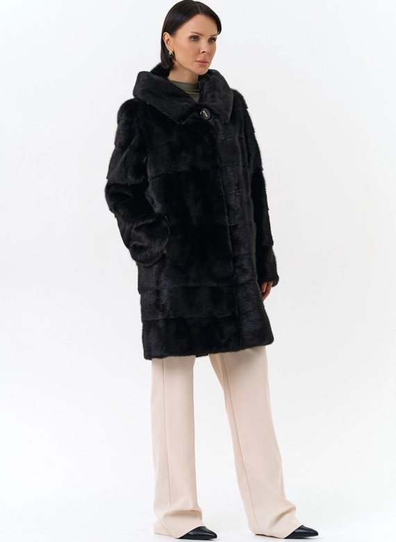 Шуба из норки с капюшоном черного цвета