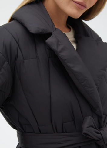 Женский пуховик с английским воротником