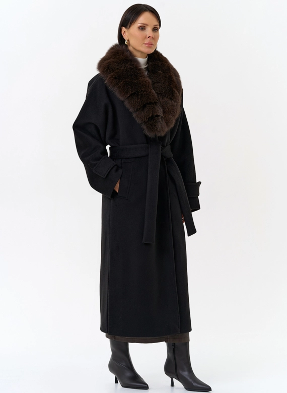Женское утепленное пальто с отделкой из меха песца