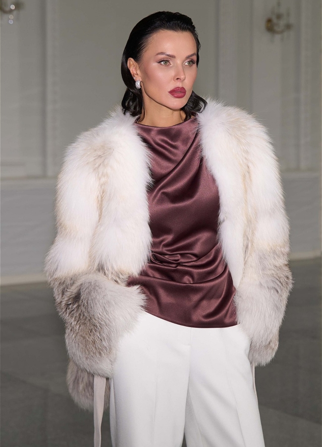 фото Светлая шуба из меха лисы с поясом модель № 31673