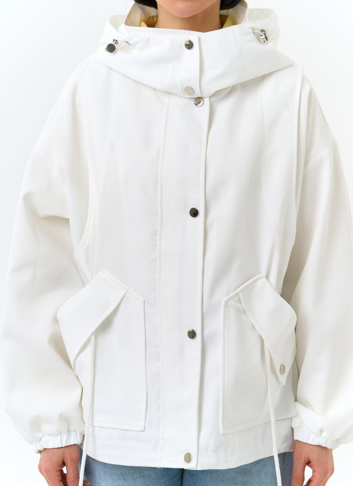 Женская куртка ветровка белого цвета