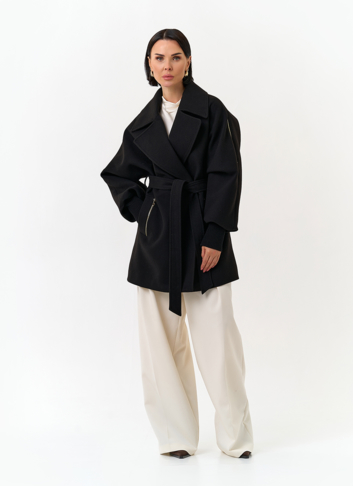 Женское укороченное пальто с декоративными молниями