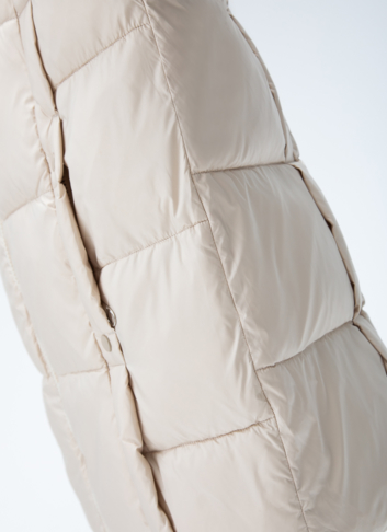 Женский пуховик с капюшоном 