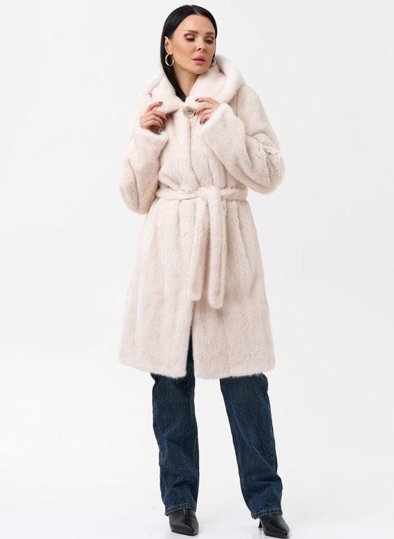 Светлая шуба с поясом из норки