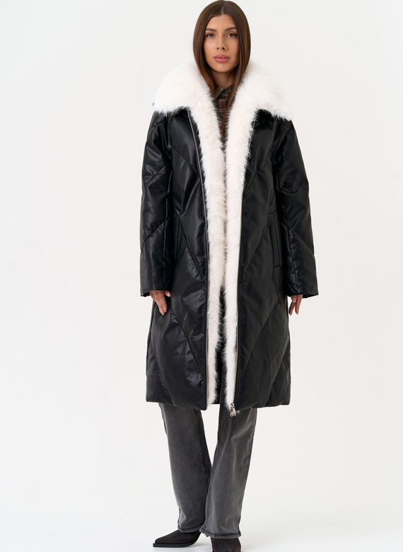Женский пуховик из эко кожи с отделкой из эко меха