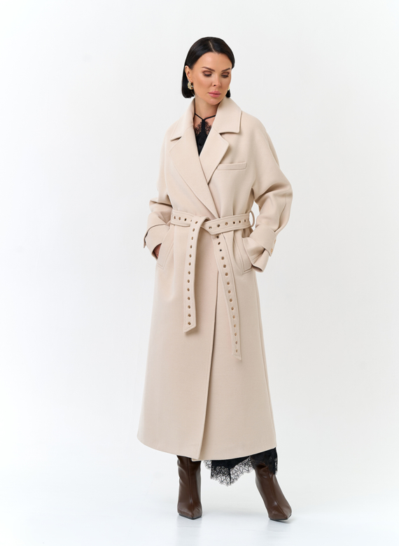 Женское пальто с акцентным поясом