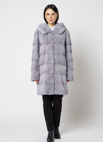 Шуба из норки с капюшоном и кулиской голубого цвета