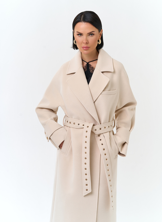 Женское пальто с акцентным поясом