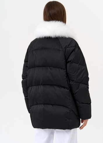 Женский пуховик с отделкой из меха песца