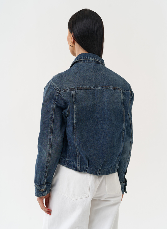 Женская джинсовая куртка синего цвета