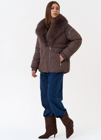 Женский пуховик с воротником из меха песца